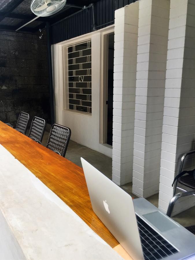 The Hub District Hostel And Dorm 마카티 외부 사진